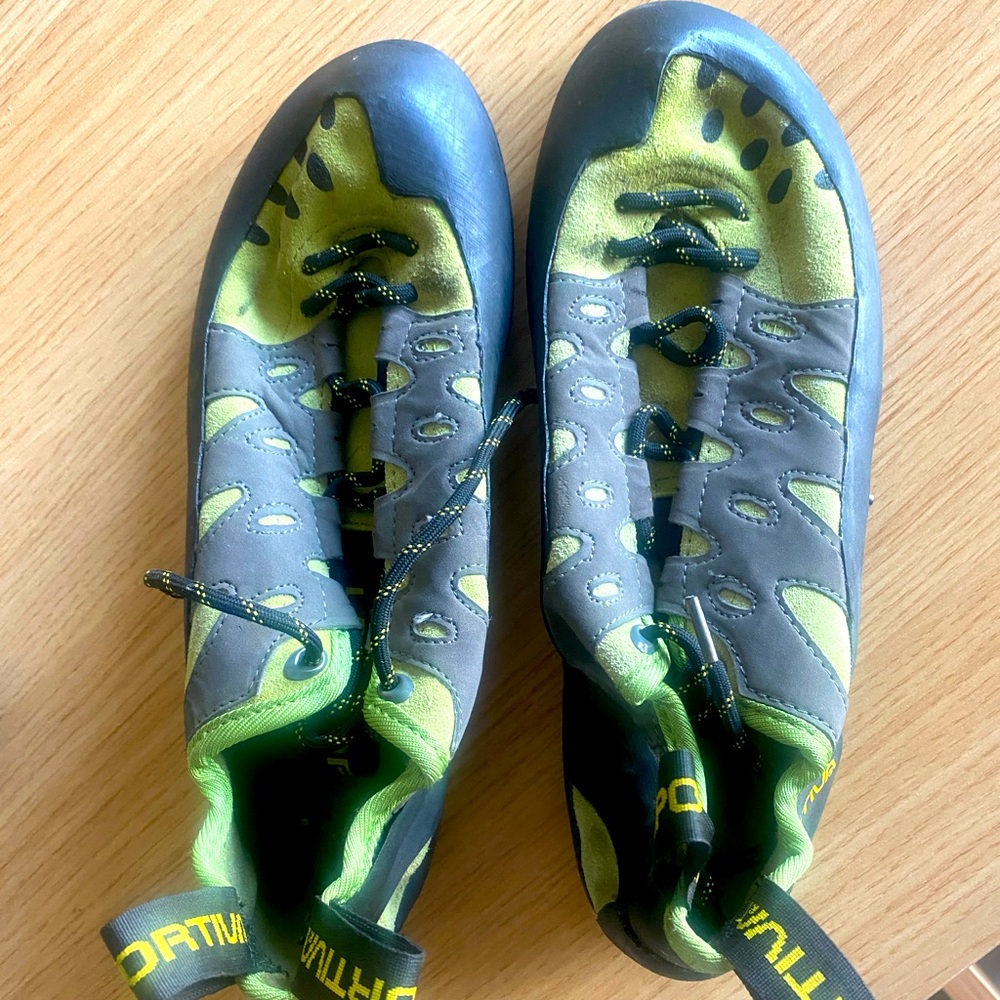 Men’s La Sportiva Rock Climbing Shoes, size 9, lime green